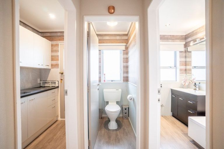 Photo of property in 42 Suzanne Grove, Kelvin Grove, Palmerston North, 4414