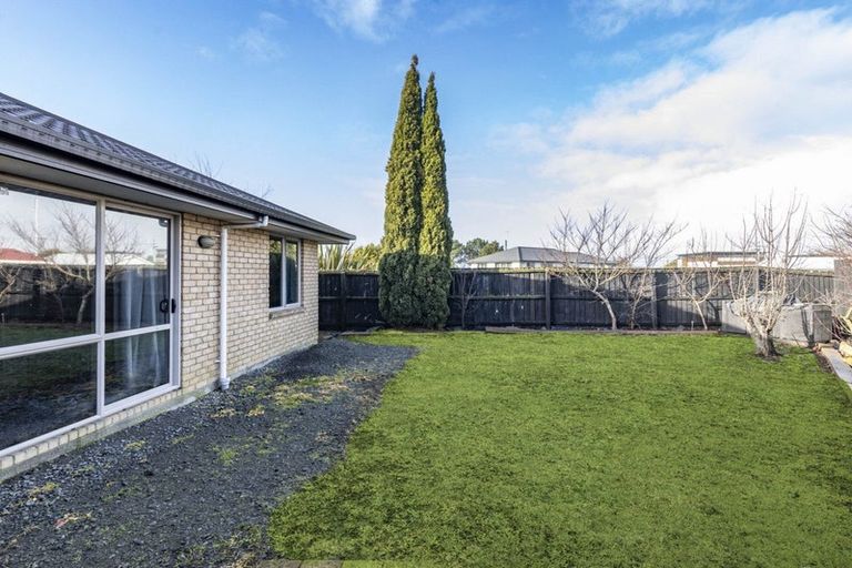 Photo of property in 10 Netley Place, Aranui, Christchurch, 8061