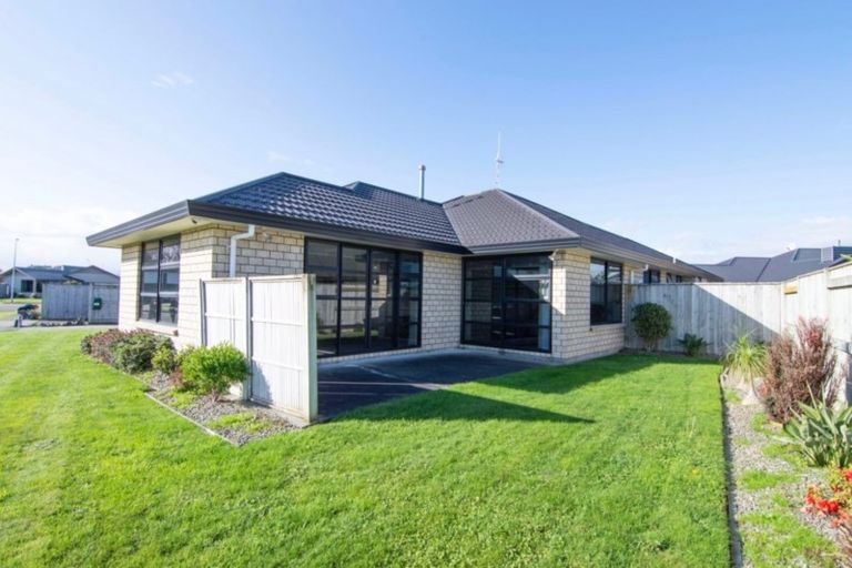 Photo of property in 8 Medallion Court, Kelvin Grove, Palmerston North, 4414