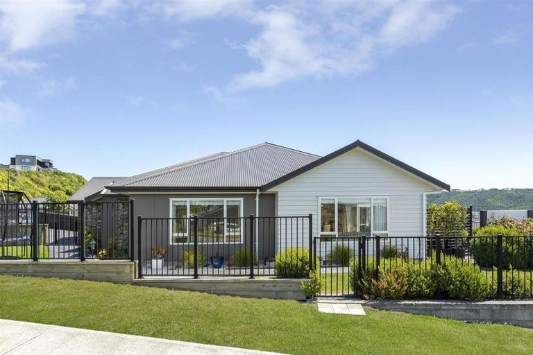 Photo of property in 35 Margaret Shields Avenue, Aotea, Porirua, 5024