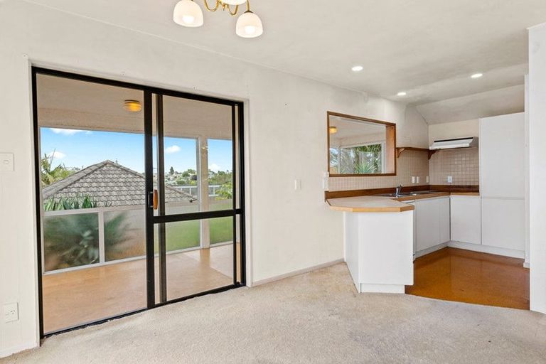 Photo of property in 3/14 Wernham Place, Northcote, Auckland, 0626