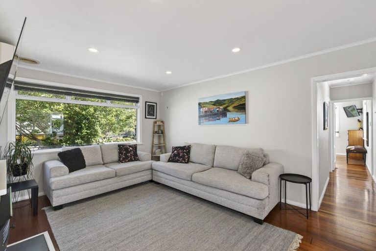 Photo of property in 10 Holford Street, Westown, New Plymouth, 4310