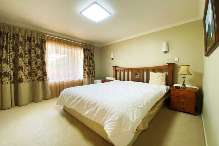 Photo of property in 33 Polo Prince Drive, Totara Park, Manurewa, 2576