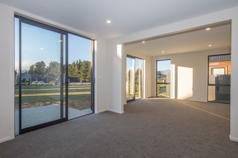 Photo of property in 5 Mount Creighton Crescent, Wanaka, 9305