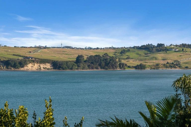 Photo of property in 183 Wade River Road, Wade Heads, Whangaparaoa, 0932