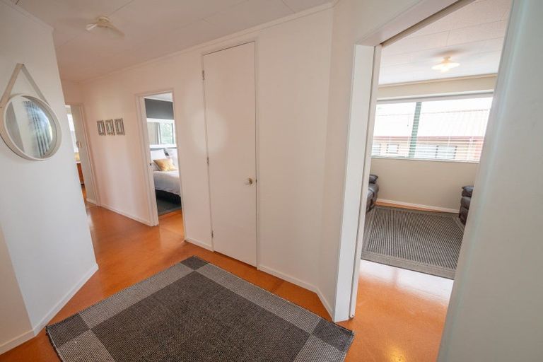 Photo of property in 2 Dudley Crescent, Cable Bay, 0420