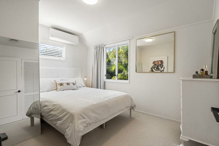 Photo of property in 1/2 Heathcote Road, Castor Bay, Auckland, 0620