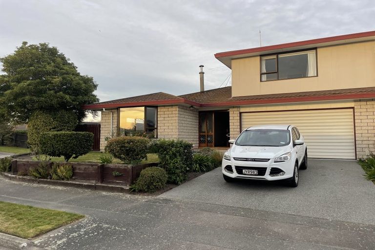 Photo of property in 1/2 Sunbeam Place, Halswell, Christchurch, 8025