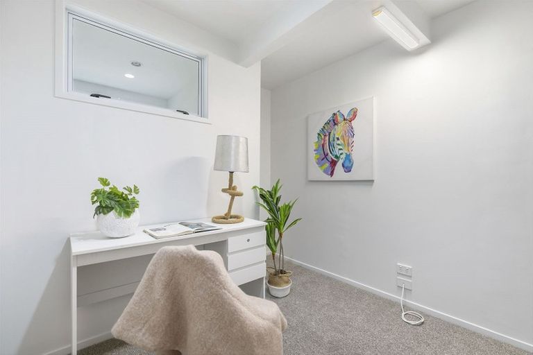 Photo of property in 20a Ludlow Terrace, Totara Vale, Auckland, 0627