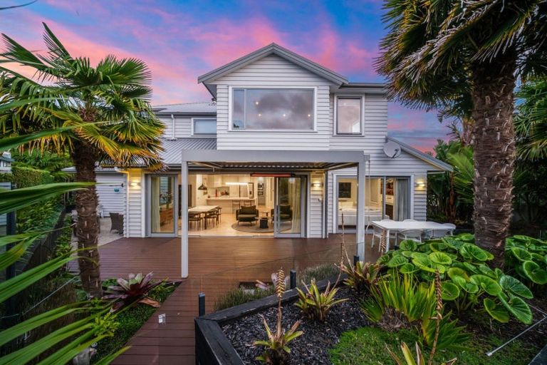 Photo of property in 21 Raymond Street, Point Chevalier, Auckland, 1022