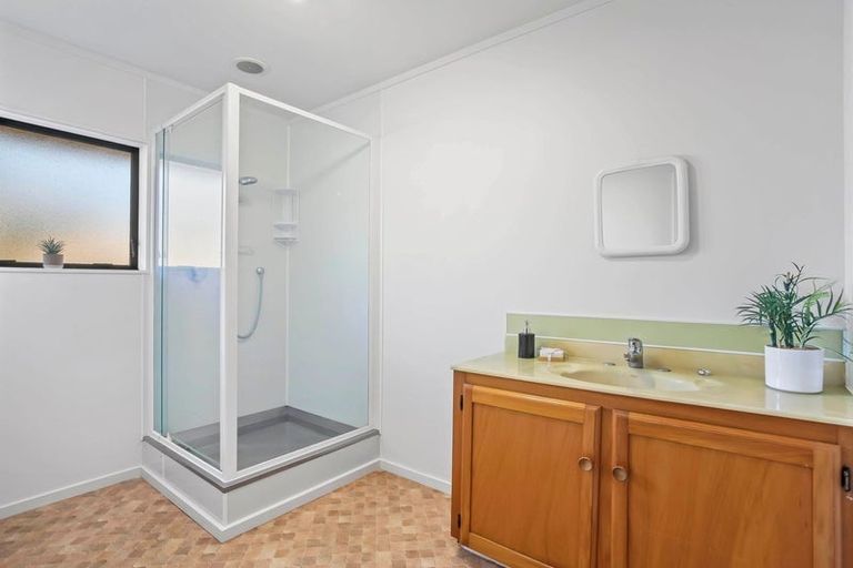 Photo of property in 1/20 Sturges Road, Henderson, Auckland, 0612