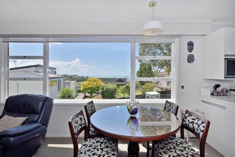 Photo of property in 3/35 Rangitoto Terrace, Milford, Auckland, 0620