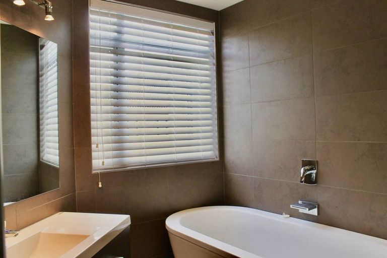 Photo of property in 15 Courtneys, West Harbour, Auckland, 0618