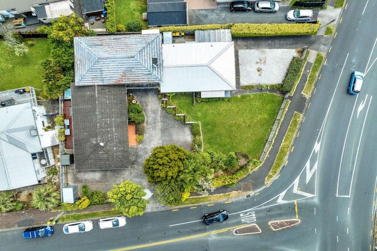 Photo of property in 1 Pleasant Road, Glen Eden, Auckland, 0602