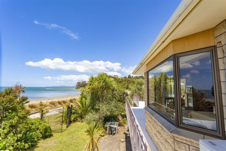 Photo of property in 10 Parapara Esplanade, Parapara, Takaka, 7182