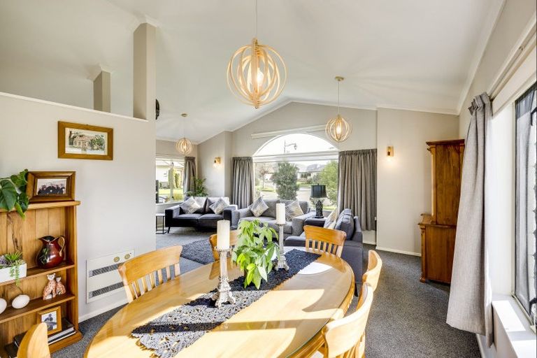 Photo of property in 5 Flemington Place, Taradale, Napier, 4112