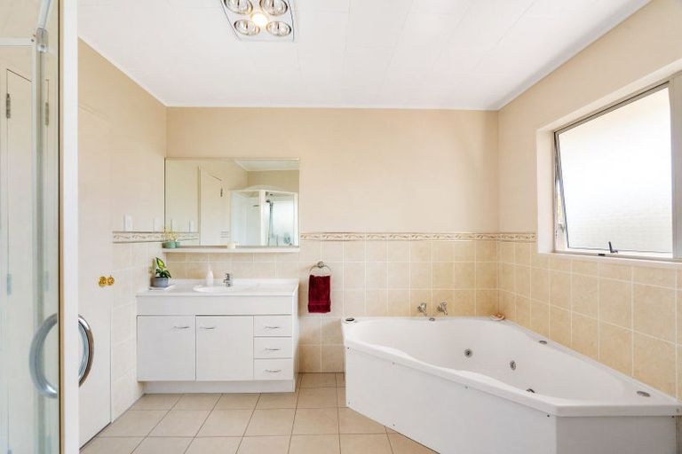 Photo of property in 20 Roskilda Crescent, Taradale, Napier, 4112