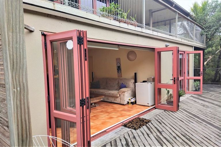 Photo of property in 22 Crescent Road East, Ostend, Waiheke Island, 1081