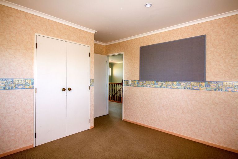 Photo of property in 102 Pacific Drive, Fitzherbert, Palmerston North, 4410