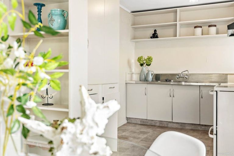 Photo of property in 4/23 Luckens Road, West Harbour, Auckland, 0618