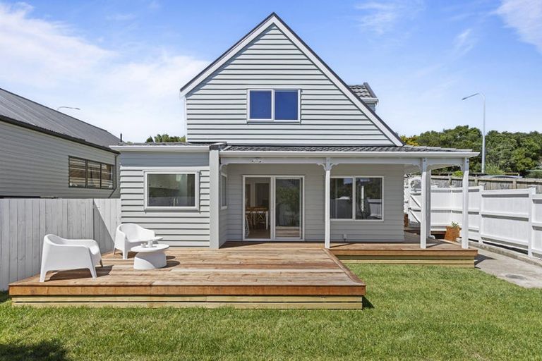 Photo of property in 1/31 Oteha Valley Road, Northcross, Auckland, 0632