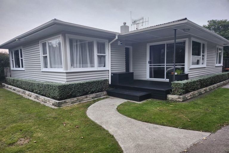 Photo of property in 4 Dorset Crescent, Hokowhitu, Palmerston North, 4410