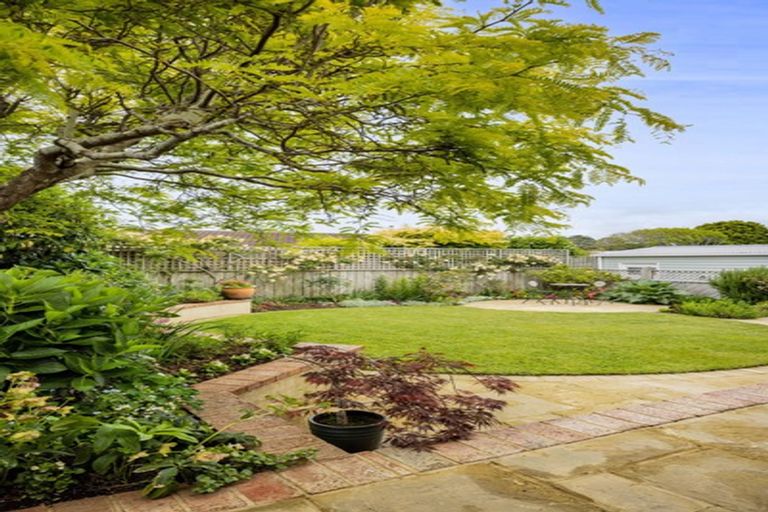 Photo of property in 13 Chilman Street, Strandon, New Plymouth, 4312