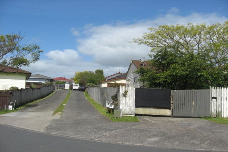Photo of property in 2/13 Rukumoana Place, Clendon Park, Auckland, 2103