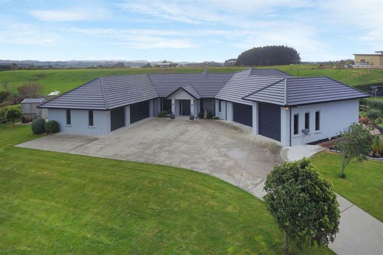 Photo of property in 3 Millbrook Drive, Waiuku, 2683