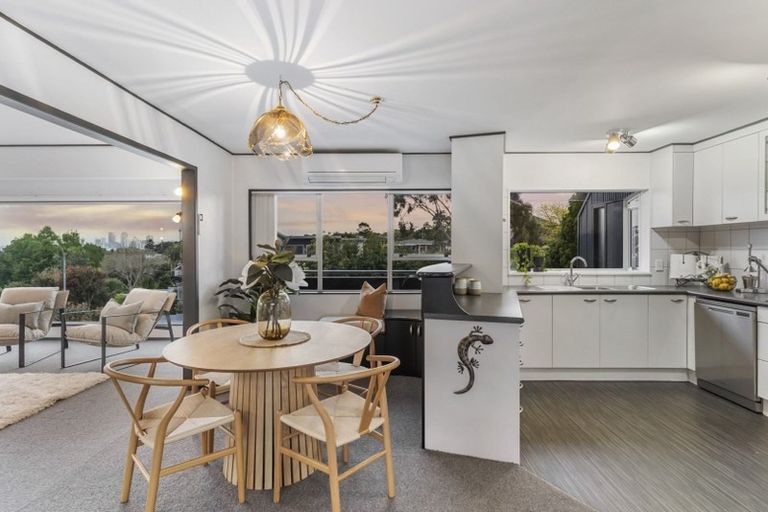 Photo of property in 5 Puawai Place, Northcote, Auckland, 0627