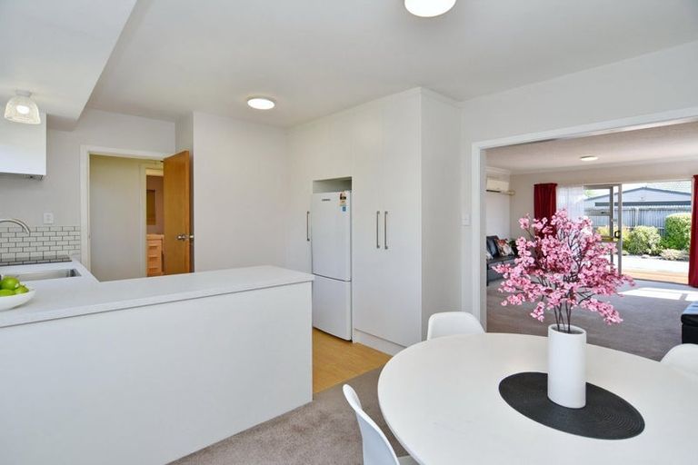 Photo of property in 2/11 Tuckers Road, Redwood, Christchurch, 8051