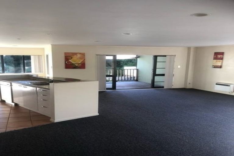 Photo of property in 2/26 Waratah Street, Birkenhead, Auckland, 0626