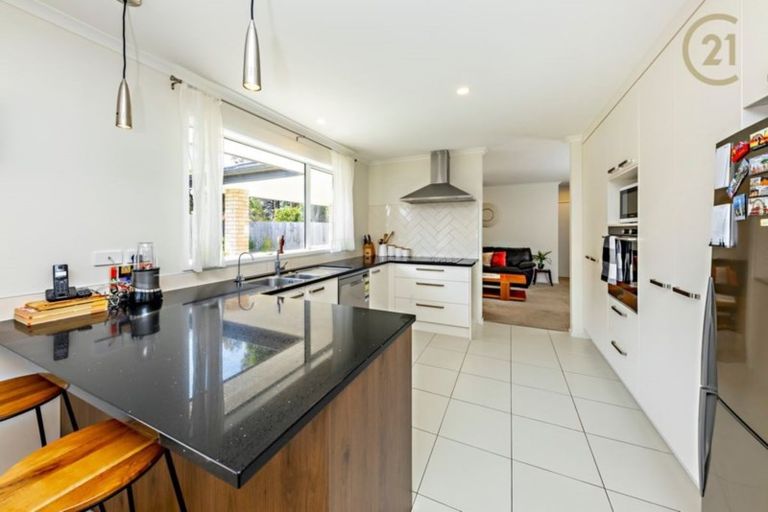 Photo of property in 6 Rohea Place, Opaheke, Papakura, 2113