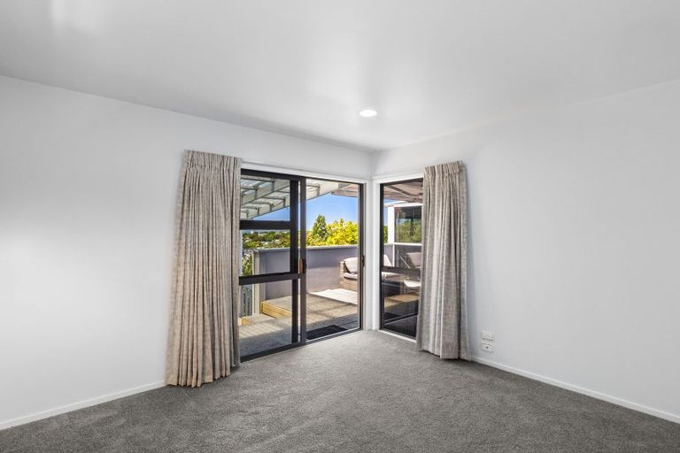 Photo of property in 1/311 Glenfield Road, Glenfield, Auckland, 0629