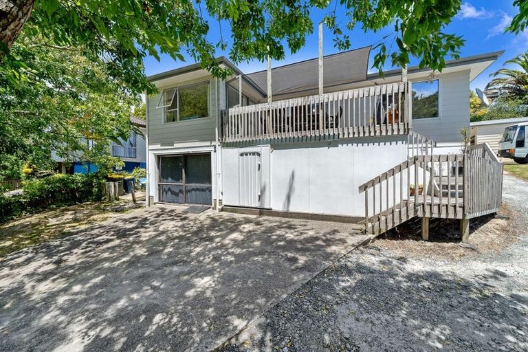 Photo of property in 10 Glucina Place, Glen Eden, Auckland, 0602