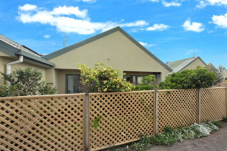 Photo of property in 9/90 Hawke Street, New Brighton, Christchurch, 8083
