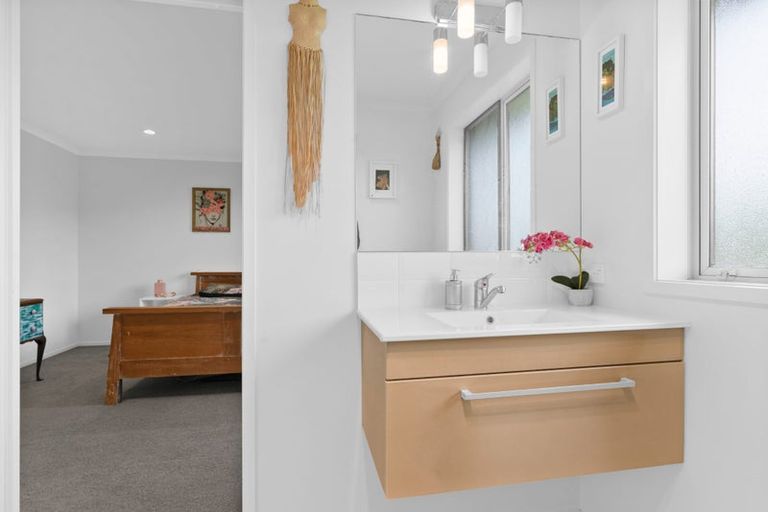 Photo of property in 22 Seascape Crescent, Waipu, 0582