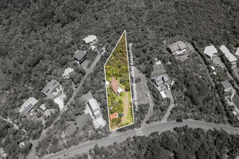 Photo of property in 4 Log Race Road, Piha, New Lynn, 0772