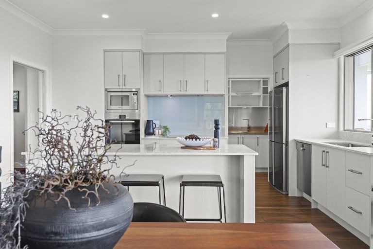 Photo of property in 12 Fleetwood Lane, Turitea, Palmerston North, 4472