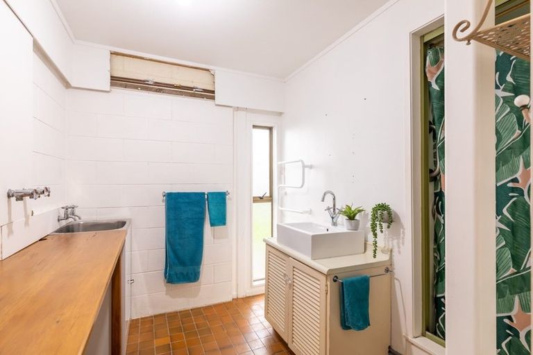 Photo of property in 57 Arapito Road, Titirangi, Auckland, 0604