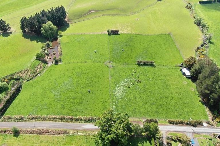 Photo of property in 68 Currie Road, Woodside, Outram, 9073