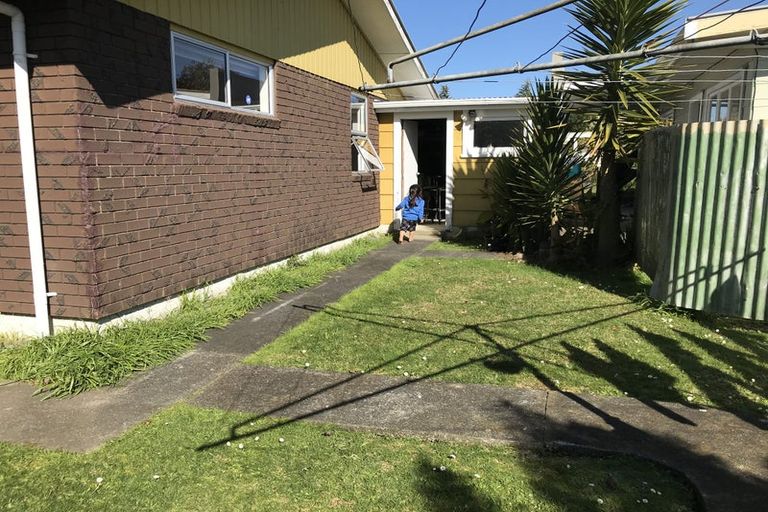 Photo of property in 77 Bartholomew Road, Levin, 5510