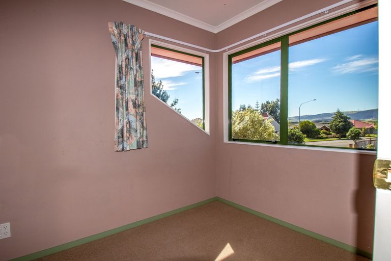 Photo of property in 102 Pacific Drive, Fitzherbert, Palmerston North, 4410