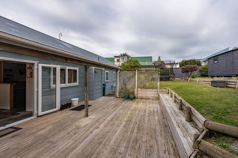 Photo of property in 52 Grays Road, Plimmerton, Porirua, 5026