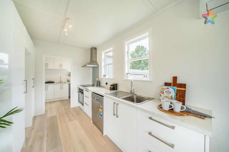 Photo of property in 43 Benge Crescent, Naenae, Lower Hutt, 5011