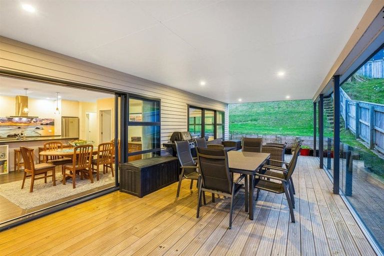 Photo of property in 12 Canary Way, Whitby, Porirua, 5024