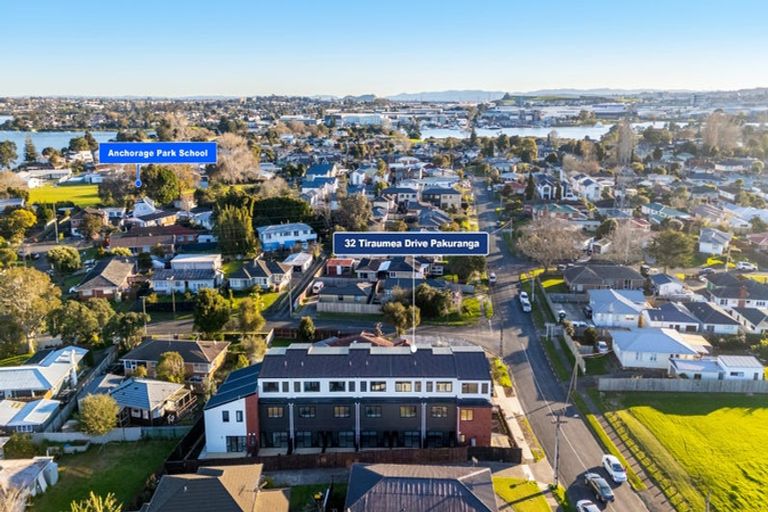 Photo of property in 2/32 Tiraumea Drive, Pakuranga, Auckland, 2010