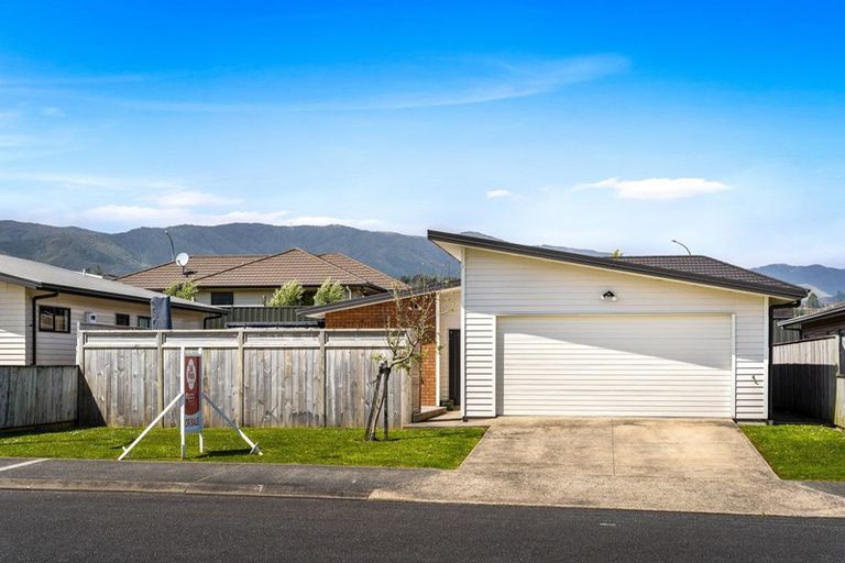 Photo of property in 19 Sunstone Crescent, Brown Owl, Upper Hutt, 5018