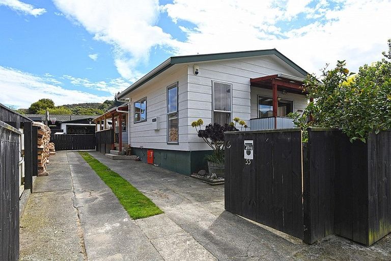 Photo of property in 55 Gemstone Drive, Birchville, Upper Hutt, 5018