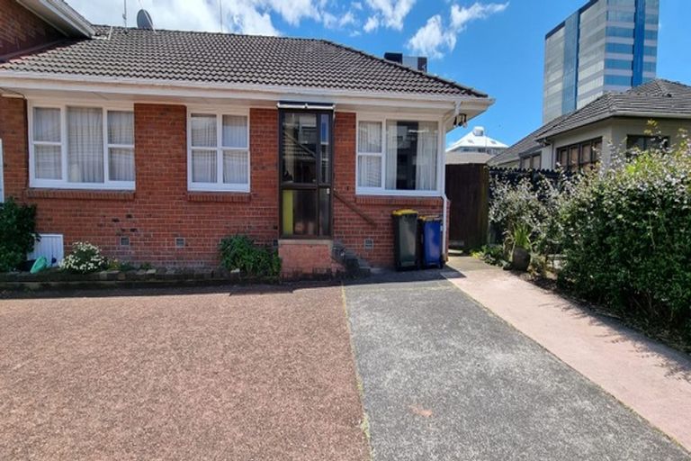 Photo of property in 2/19 Huron Street, Takapuna, Auckland, 0622